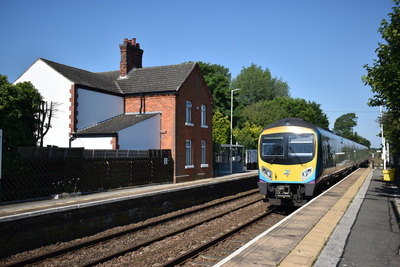 185106 passing through platform 1 (Paul Carpenter)
