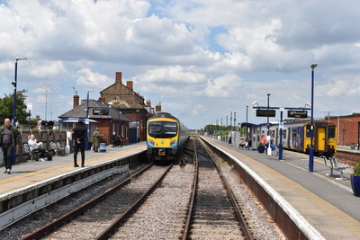 185120 and 150271 at Cleethorpes (Paul Carpenter)