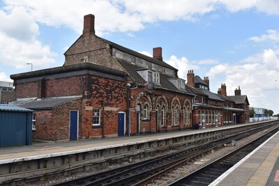 Station buildings on platform 1 (Paul Carpenter)