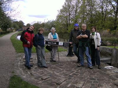 Walk along the Chesterfield canal